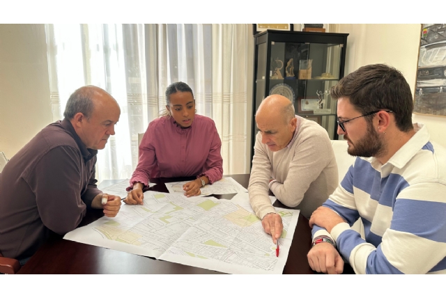 El Ayuntamiento renovará las redes de abastecimiento de agua y saneamiento de la calle Fuente del Ral y del Almendrico