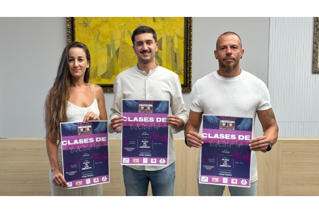 La Plaza de las Américas se llena de ritmo con las clases de bachata organizadas por la Peña Trakas