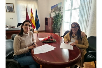 El Ayuntamiento de Alhama de Murcia y la Asociación de Comerciantes firman un convenio para el fomento del comercio local en el municipio