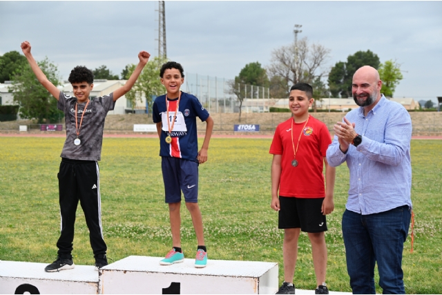 El atletismo escolar de Alhama logra destacados resultados en el campeonato alevín