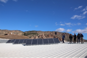 El Ayuntamiento instalará placas solares fotovoltaicas en todos los centros educativos y deportivos