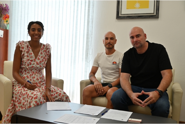 Trialhama formaliza su colaboración con el Ayuntamiento para impulsar el triatlón en Alhama