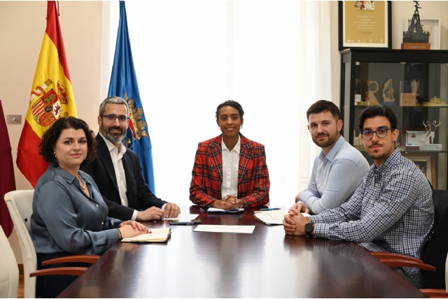 La visita del delegado del Gobierno permite al Ayuntamiento tratar asuntos urbanísticos y de interés para el municipio