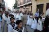 Los niños de Comunión salen en procesión con el Corpus 
