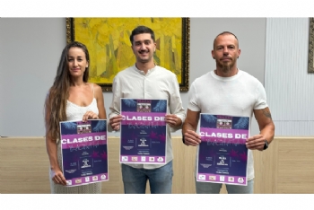 La Plaza de las Américas se llena de ritmo con las clases de bachata organizadas por la Peña Trakas
