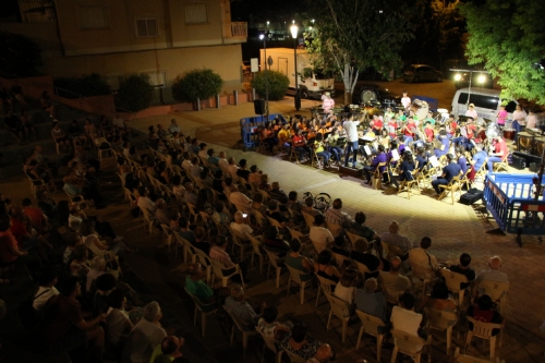 Música en los jardines - Agrupación musical de Alhama en el jardín Miguel de Cervantes