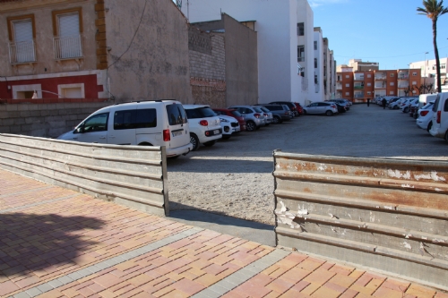 Acceso peatonal al aparcamiento de la calle Severo Ochoa