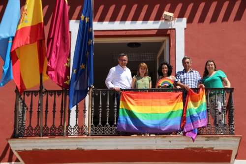 Bandera orgullo balcón Ayuntamiento