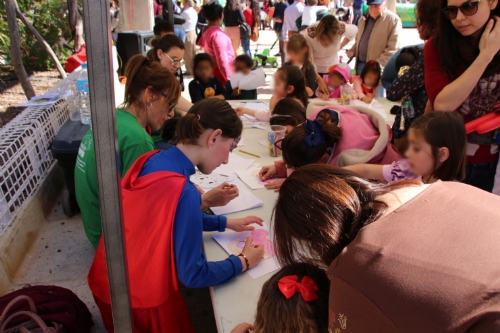Juegos infantiles en la plaza de la Constitución