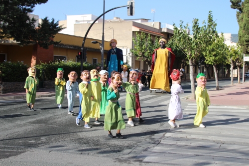Chocolatada y pasacalles de gigantes y cabezudos