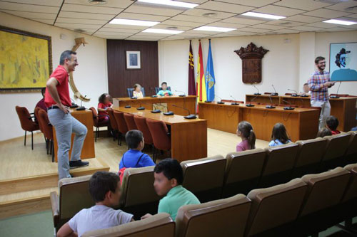 Visita al Ayuntamiento alumnos escuela verano Ginés Díaz