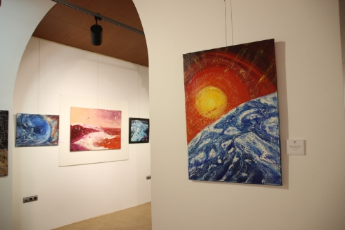 Exposición 'Un relato de la naturaleza y simbolismo' de la alhameña Alba Noguera