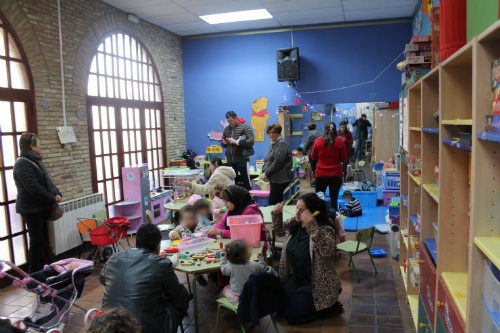 Visita de la Escuela Infantil Gloria Fuertes a la ludoteca municipal