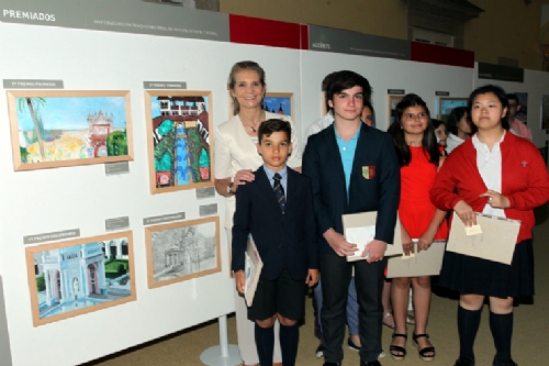 Laura Paz recibe premio Pintura Patrimonio Nacional