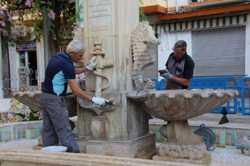 Limpieza y restauración de la fuente Bastarreche