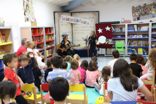 Cuenta cuentos gatuno