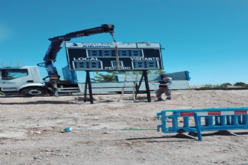 Instalación marcador electrónico campo de fútbol José Kubala