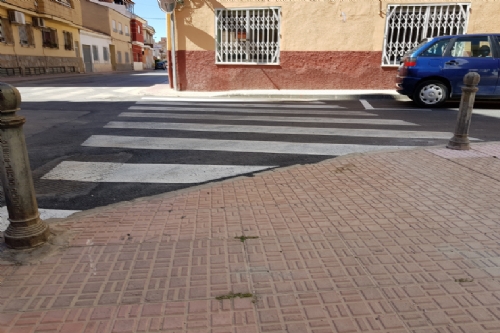 Pintado de marcas viales en la calle Isaac Albéniz