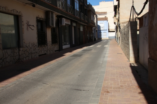 Retirada de pivotes en calle Acequia Espuña