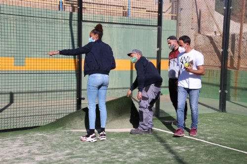 Mejoras césped artificial pistad de pádel del polideportivo El Praíco