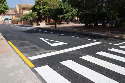 Pintado de marcas viales calle Luis Rosales