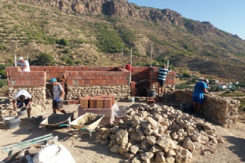 Reconstrucción casa emiral en el yacimiento de las Paleras