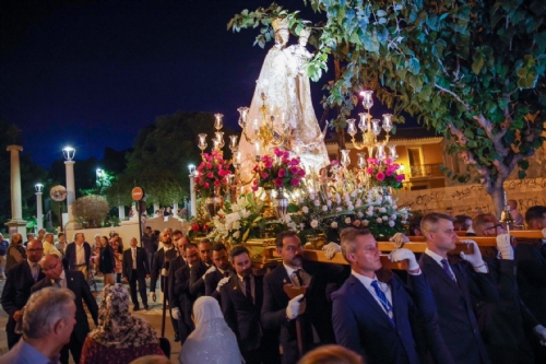 Misa y procesión en honor a la Virgen del Rosario